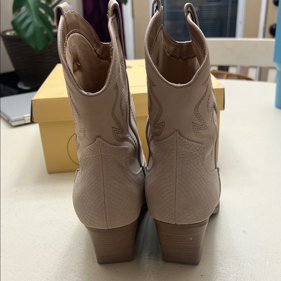 Soda Beige Western Ankle Boots with Stacked Heel - Picture 7 of 7